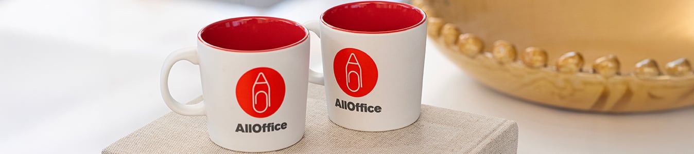 Två kaffekoppar med AllOffice-logotyp