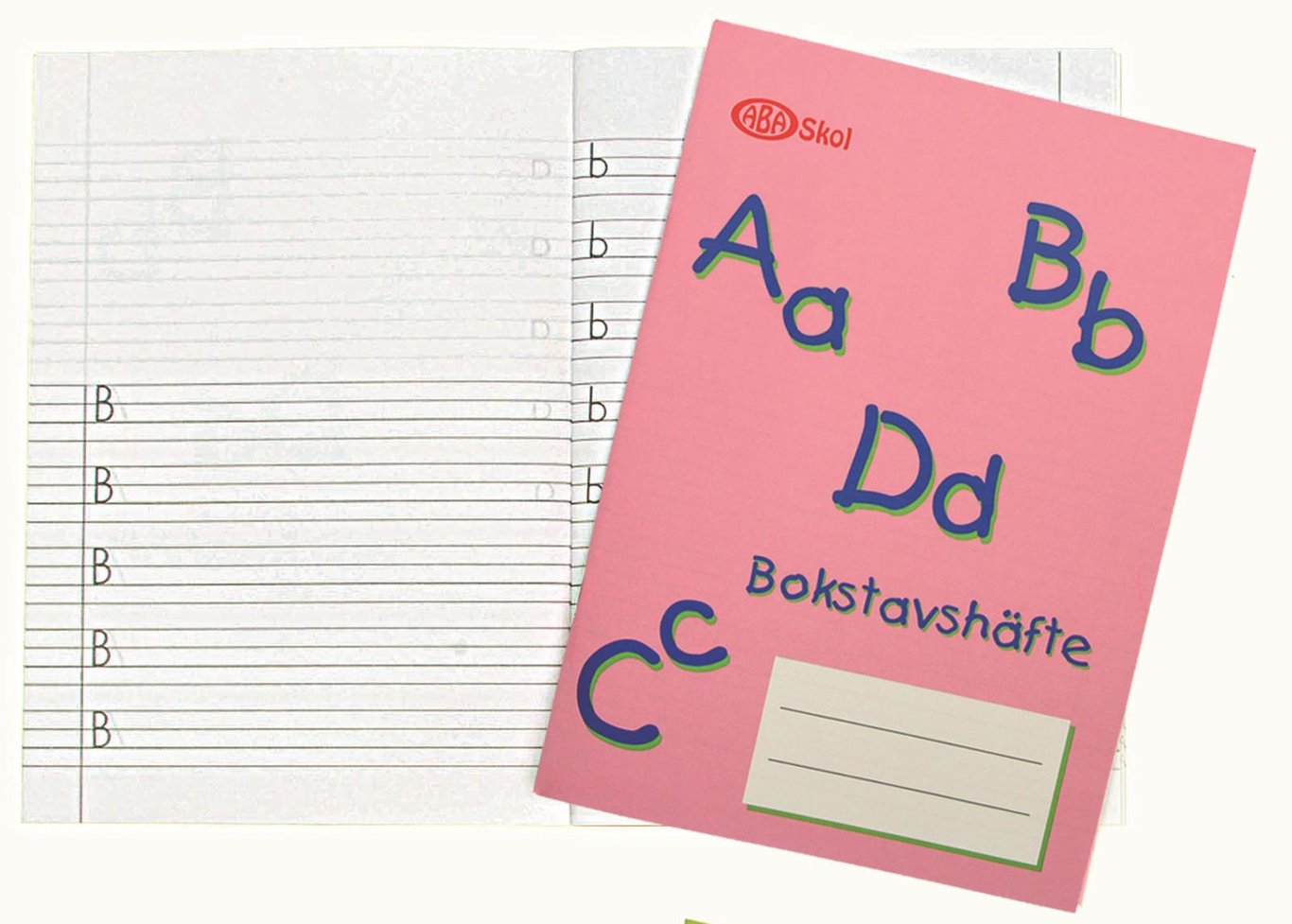 Rosa bokstavshäfte med 32 blad för A5-storlek, 70g papper, med exempel på bokstäver och linjer för skrivträning