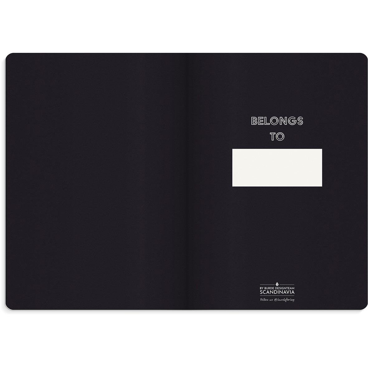 Svart anteckningsbok Burde Deluxe A5 med texten BELONGS TO och tomt fält för namn