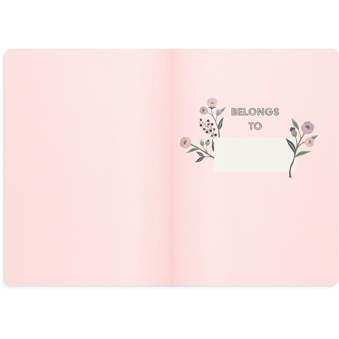 Rosa anteckningsbok med blommor och texten BELONGS TO på vänster sida