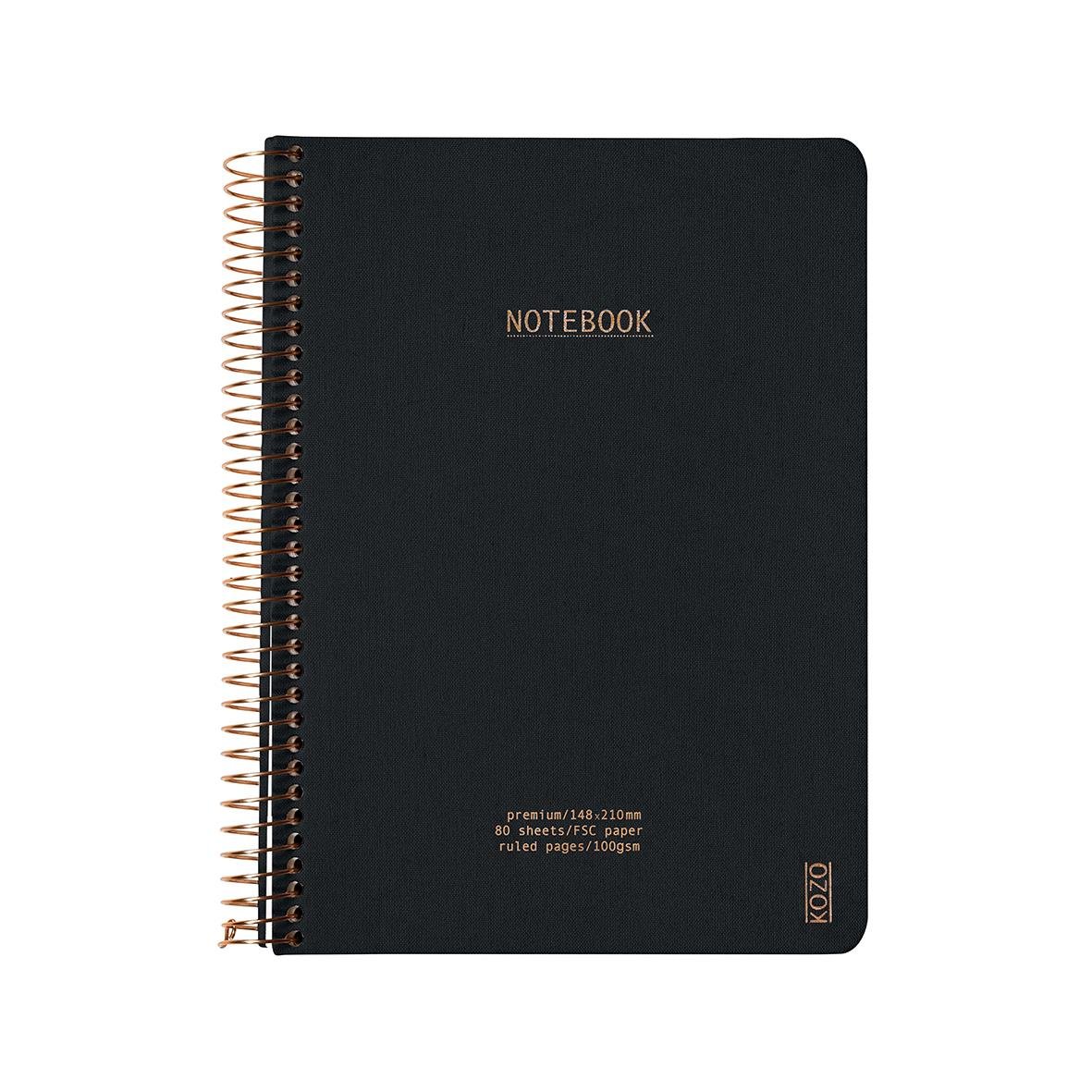 Svart linjerad anteckningsbok i A5 storlek med guldtext och spiralrygg