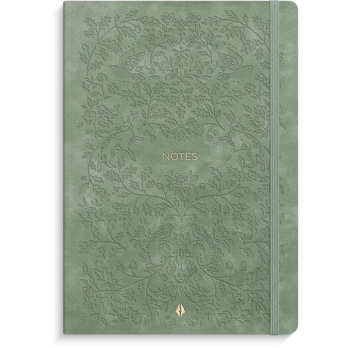 Grön anteckningsbok med inbäddade träd- och djurmotiv samt texten NOTES i guld