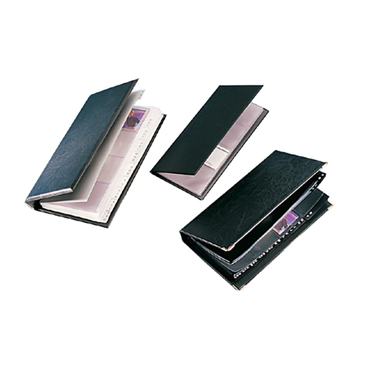 Tre svarta visitkortsfickor i olika storlekar och öppningslägen