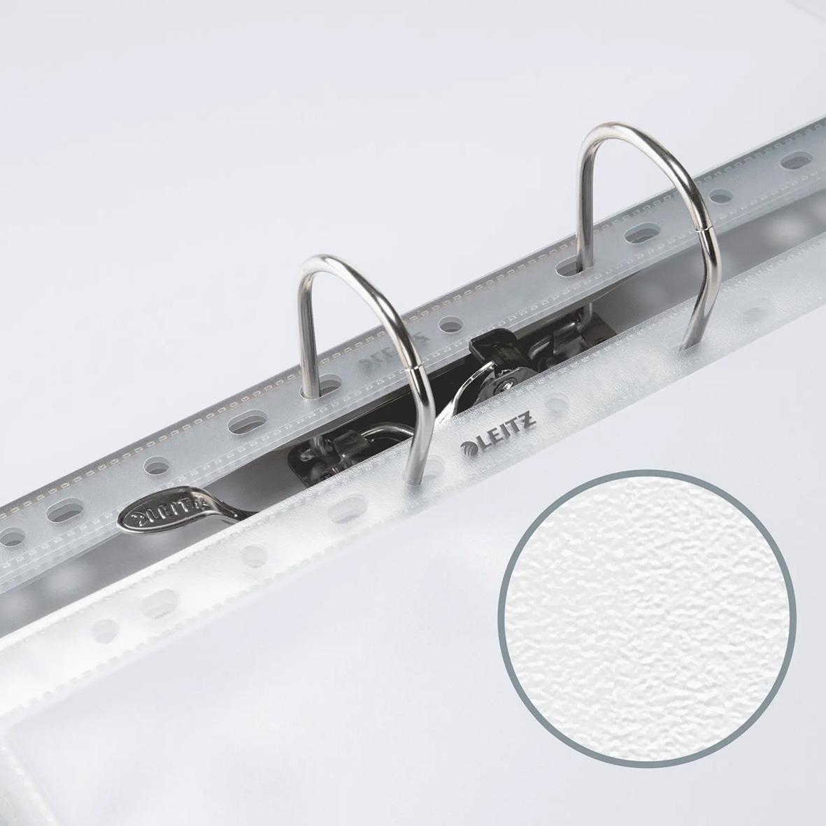 Klar expanderbar plastficka med flik i A4-format i pärm