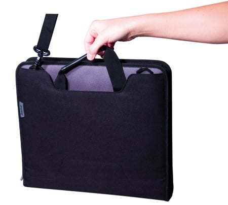 Svart pärmväska för A4+ dokument, handtag och axelrem