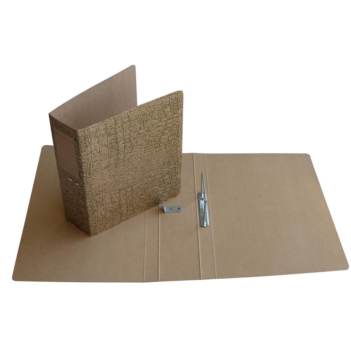 Arkivpärm i kartong för A5-format, öppnad med dokument och häftapparat