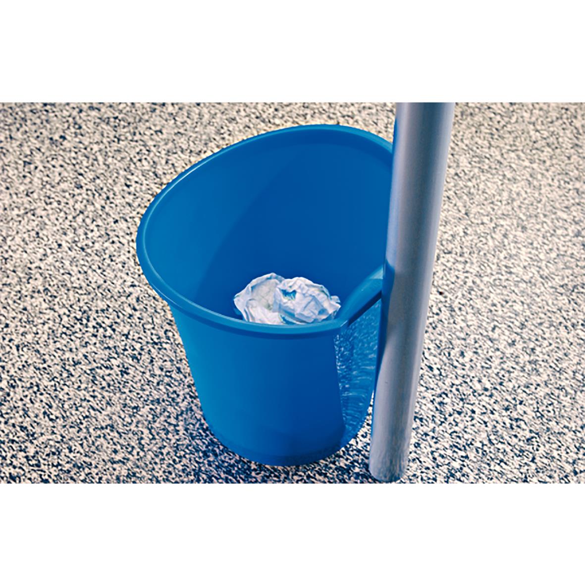 Blå papperskorg Leitz Basko svart 18 liter med papper inuti