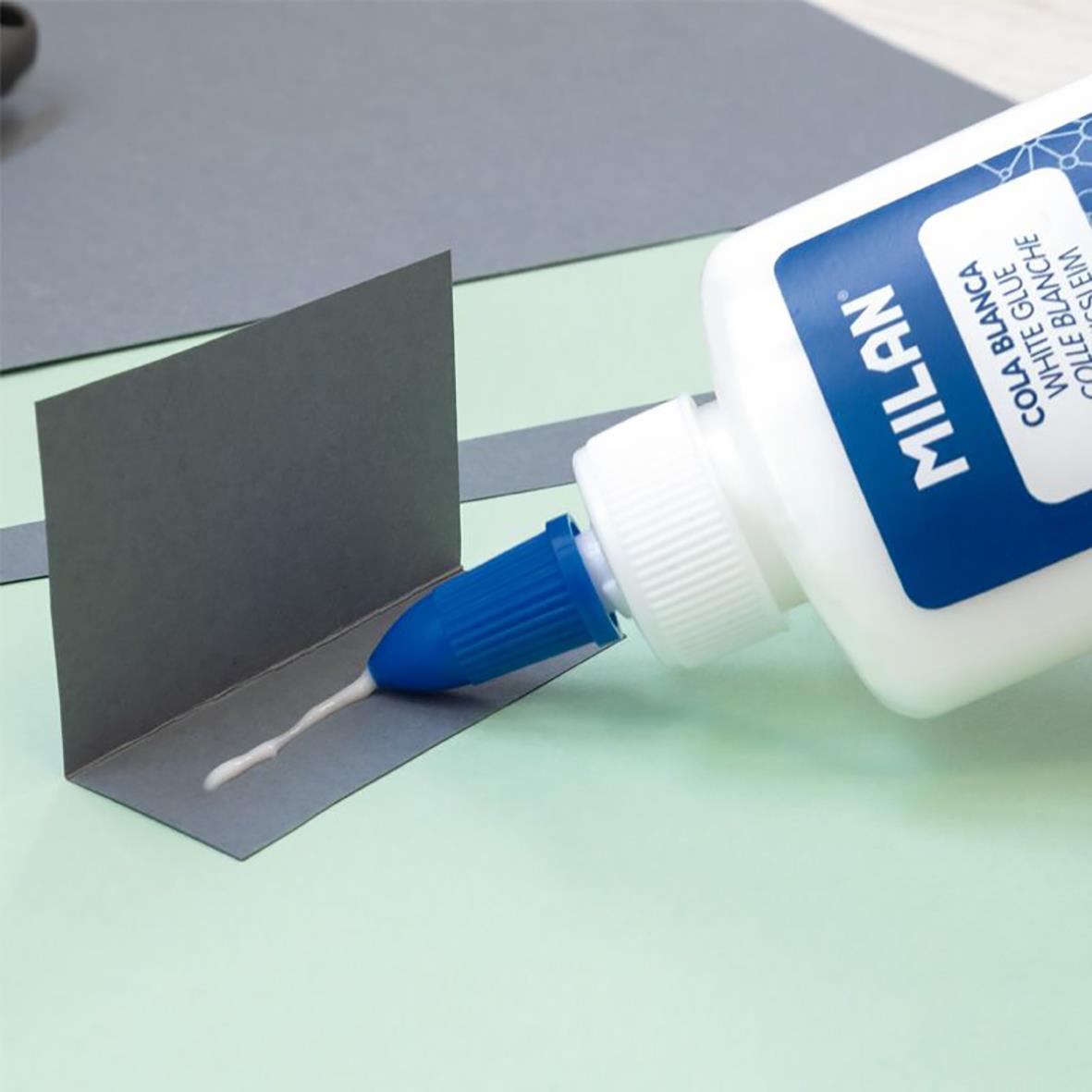 Skollim Milan 100ml flaska med tandkrämstube och spegel