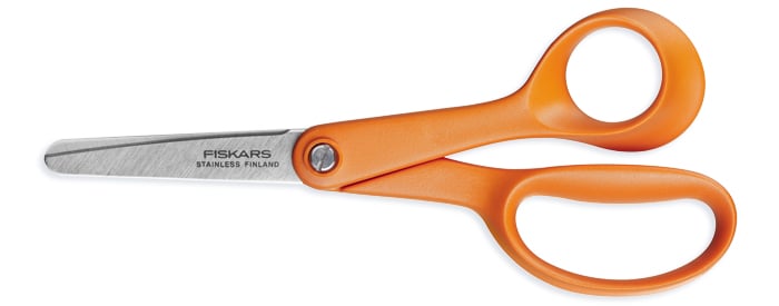 Sax Fiskars Junior höger 130mm i orange med plasthandtag
