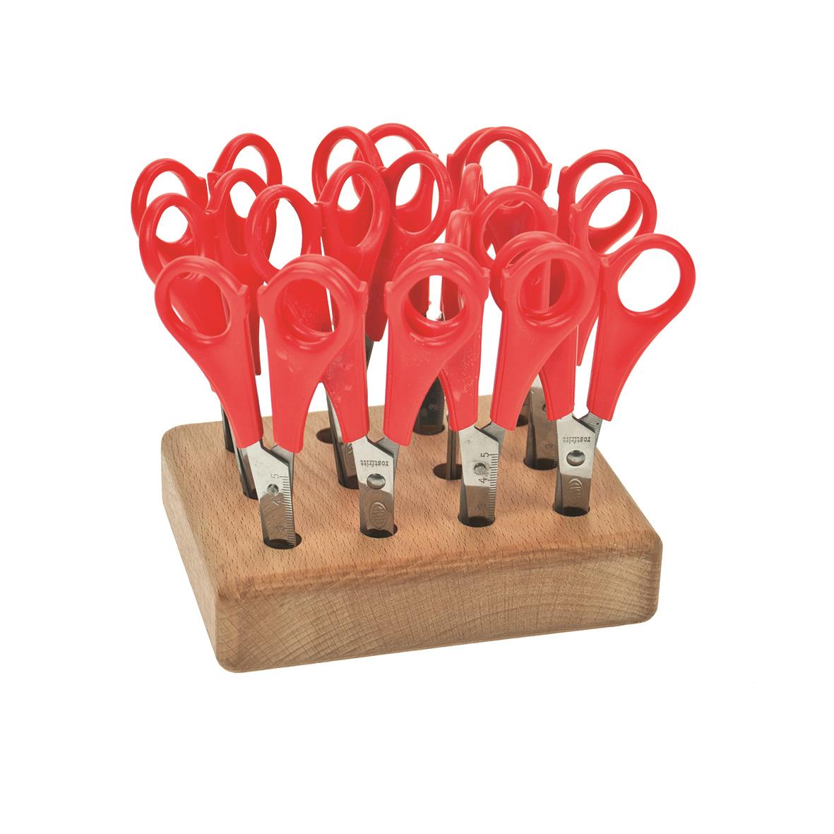 Saxställ med 12 röda saxar på träbas, varje sax är 13,5 cm lång