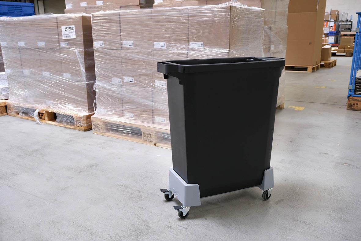 Svart vagn med hjul och handtag för Durabin 60 i lagerbutik
