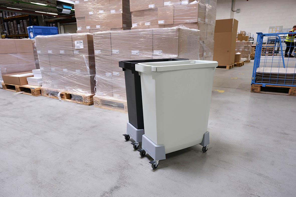 Vagn Durable för Durabin 60 i lagerhall med pallar och förvaringshyllor