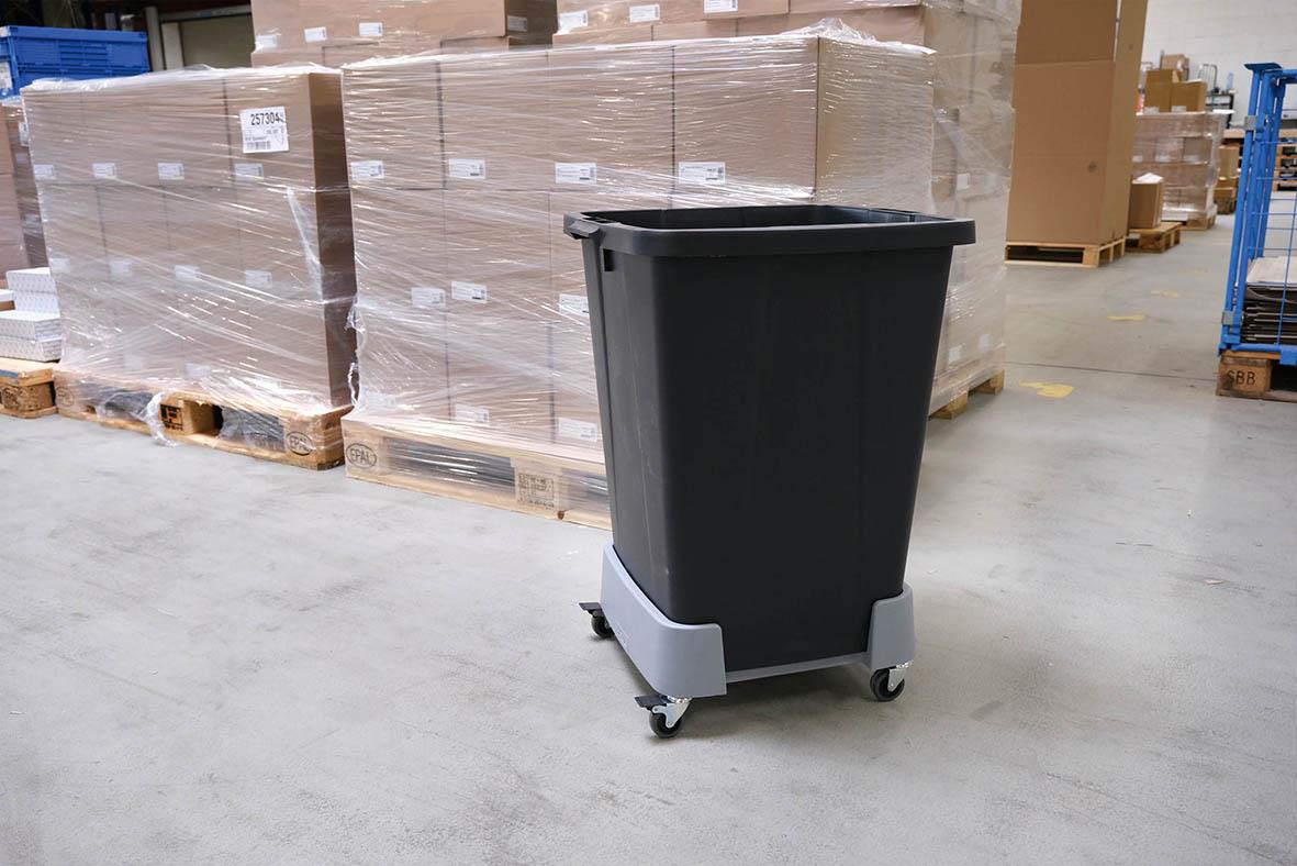 Vagn Durable för Durabin 90 i lagerhall med pallar och förvaringsmaterial