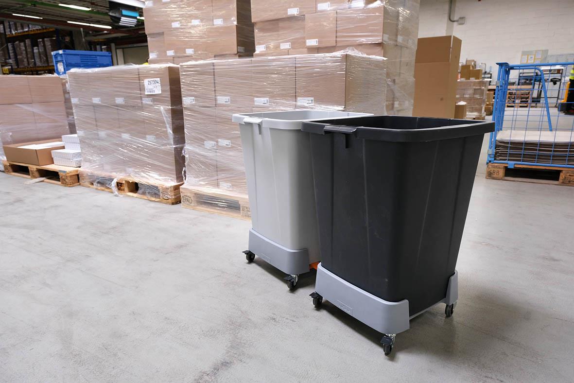 Vagn Durable för Durabin 90 i lager i lagerlokal med pallar och förpackningar i bakgrunden