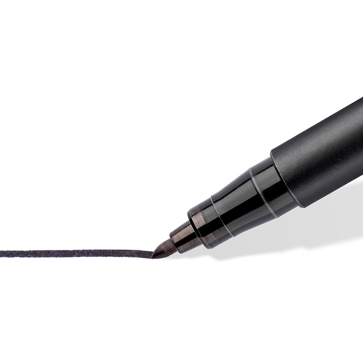 Svart permanent markerpenna Staedtler Lumocolor 317 med 1mm spets