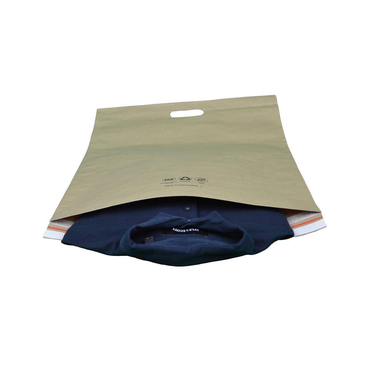 E-handelspåse i kraftpapper med handtag, storlek 445x100x570+40mm, enkel att bära och miljövänlig