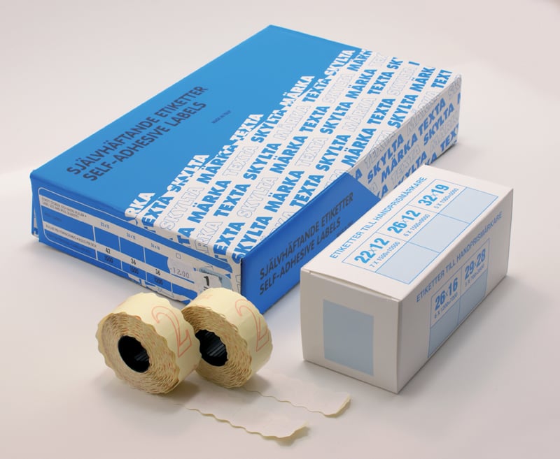 Vit etikett Prismärkning G2 29x28 mm med rullar och förpackning