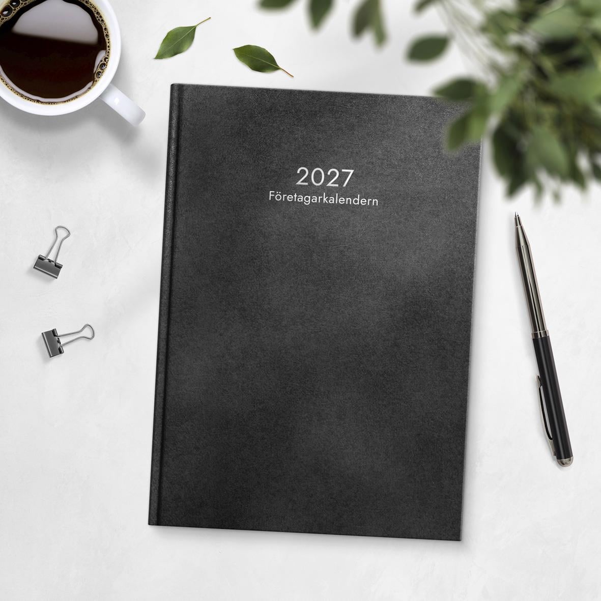Öppnad företagskalender för augusti 2026 med veckodagar och datum, visar en veckovy med plats för anteckningar