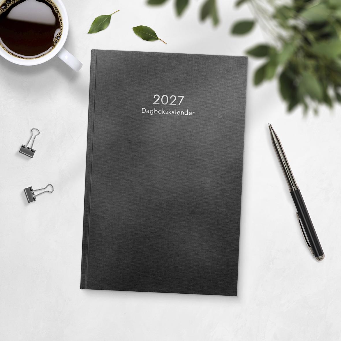 Öppnad dagbokskalender för augusti 2026 med veckoplanering och datum för dagarna 10 till 16