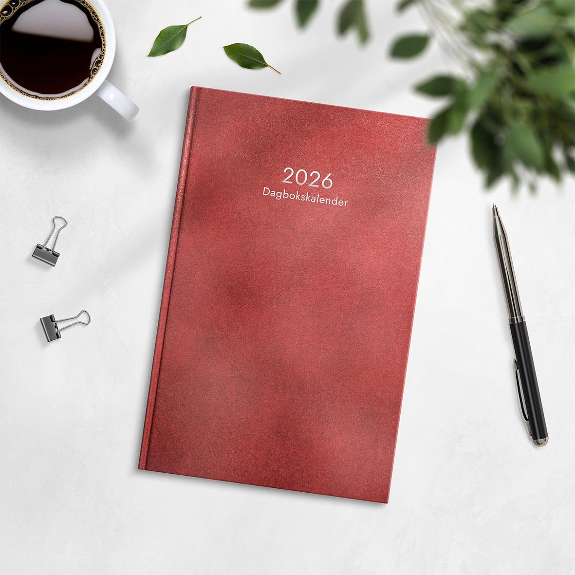 Röd inbunden dagbokskalender för 2026 med titeln 2026 Dagbokskalender