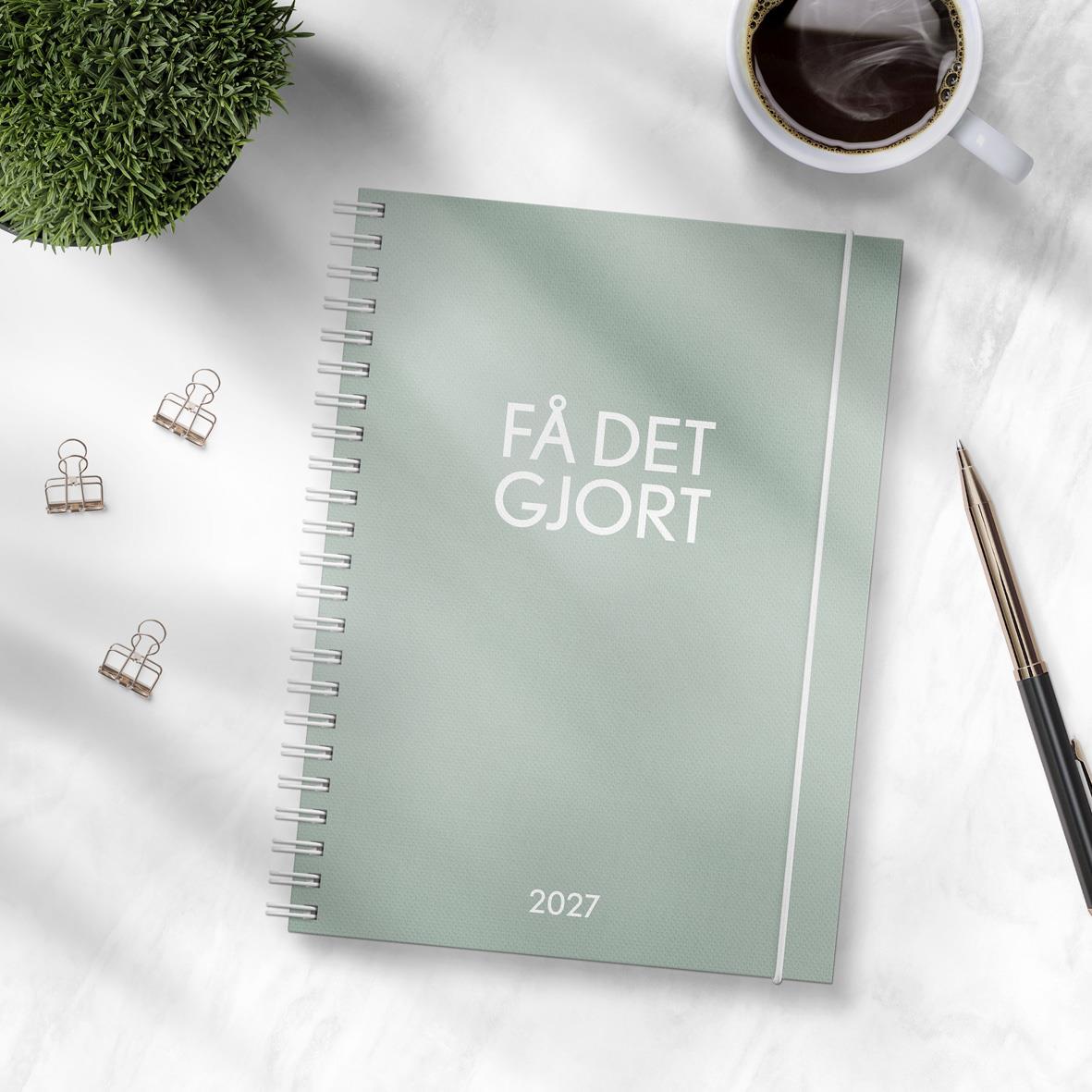 Grön A5 almanacka för 2026 med veckoplanering och plats för anteckningar