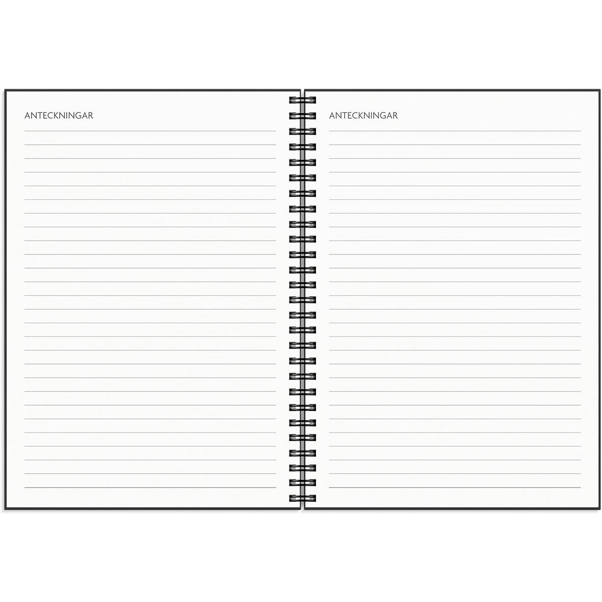 Öppen almanacka med linjerade sidor för anteckningar, spiralbindning i mitten