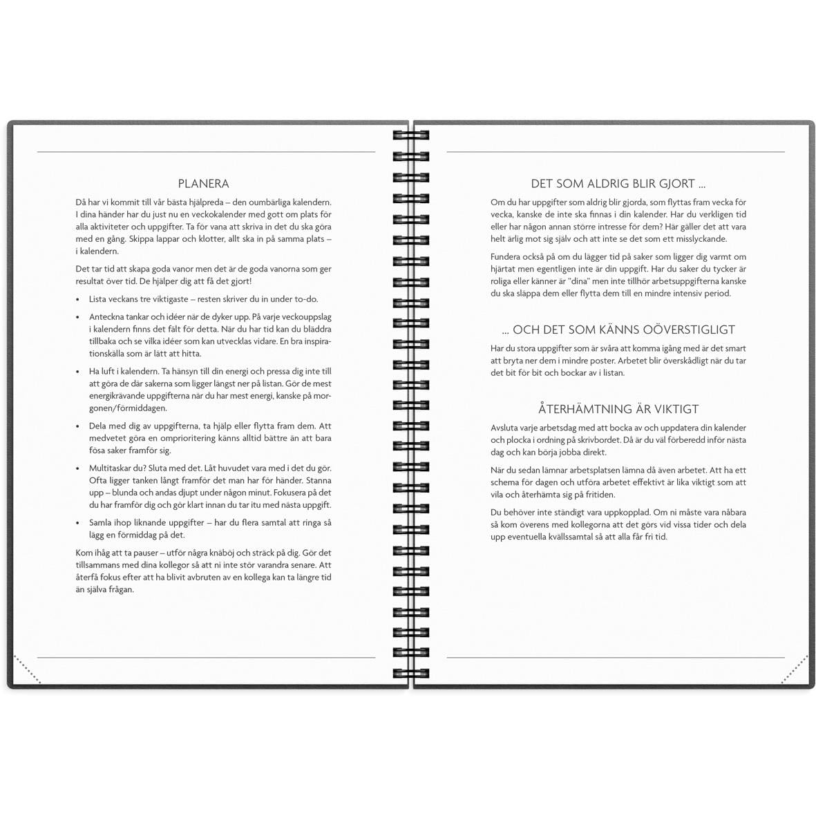 Två-sidig öppen anteckningsbok med text om planering och självreflektion i svensk stil.