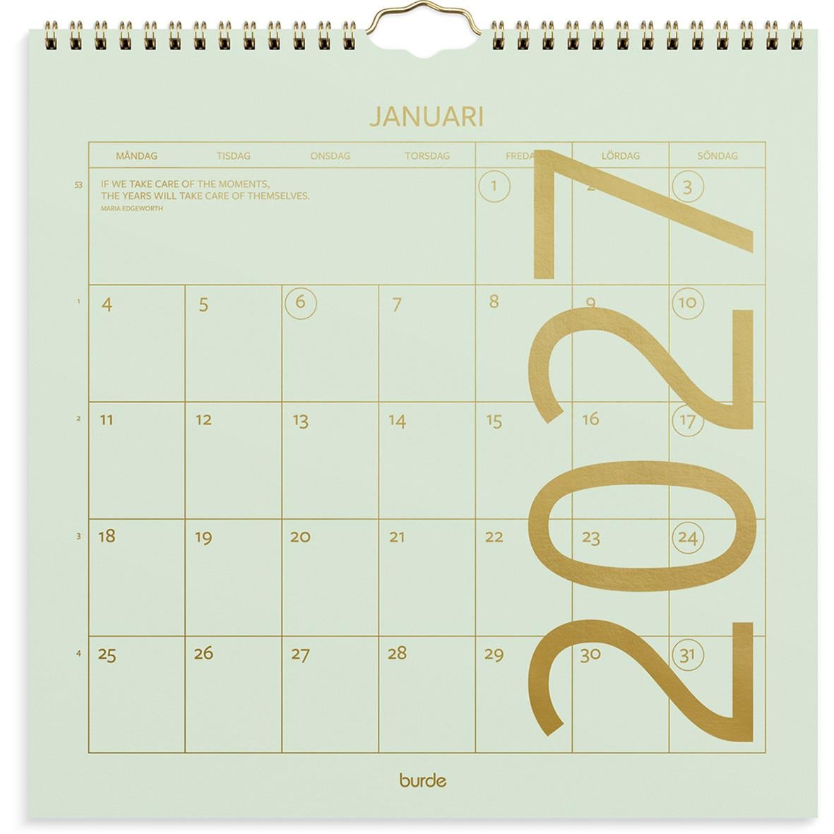 Väggkalender för januari 2026 med rosa bakgrund och stora guldfärgade siffror 2026