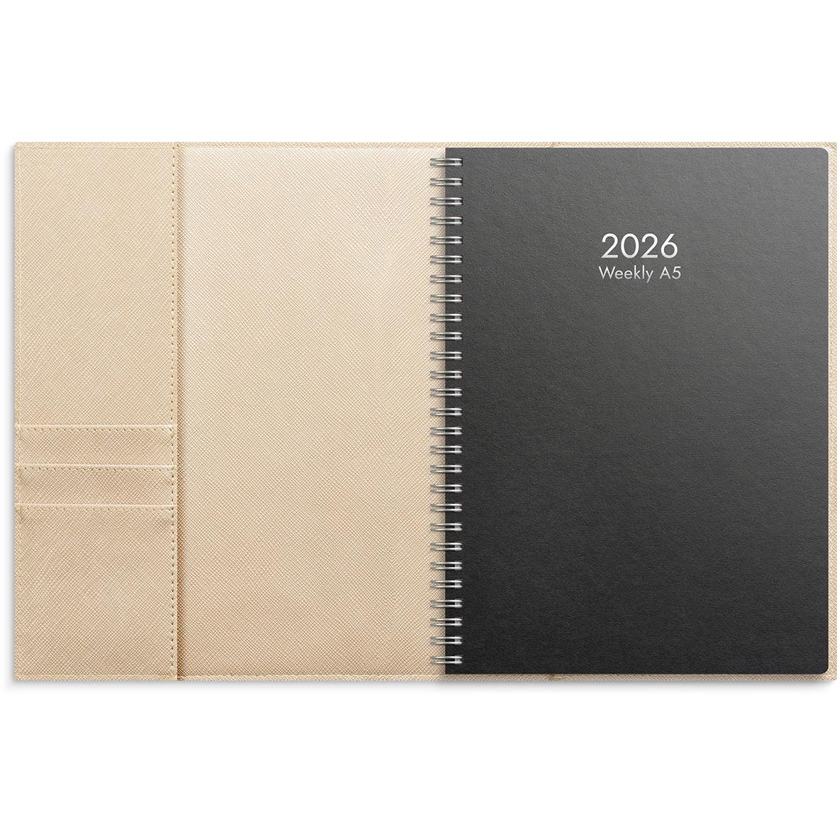 Beige konstläder Almanacka Burde 5771 Weekly 2026 A5 med spiralrygg