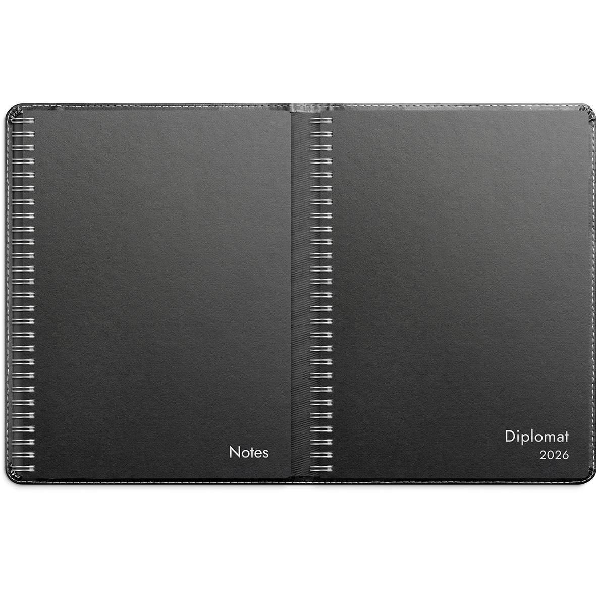 Stora noteskalender i konstläder för 2026 med plats för anteckningar och diplomatinformation