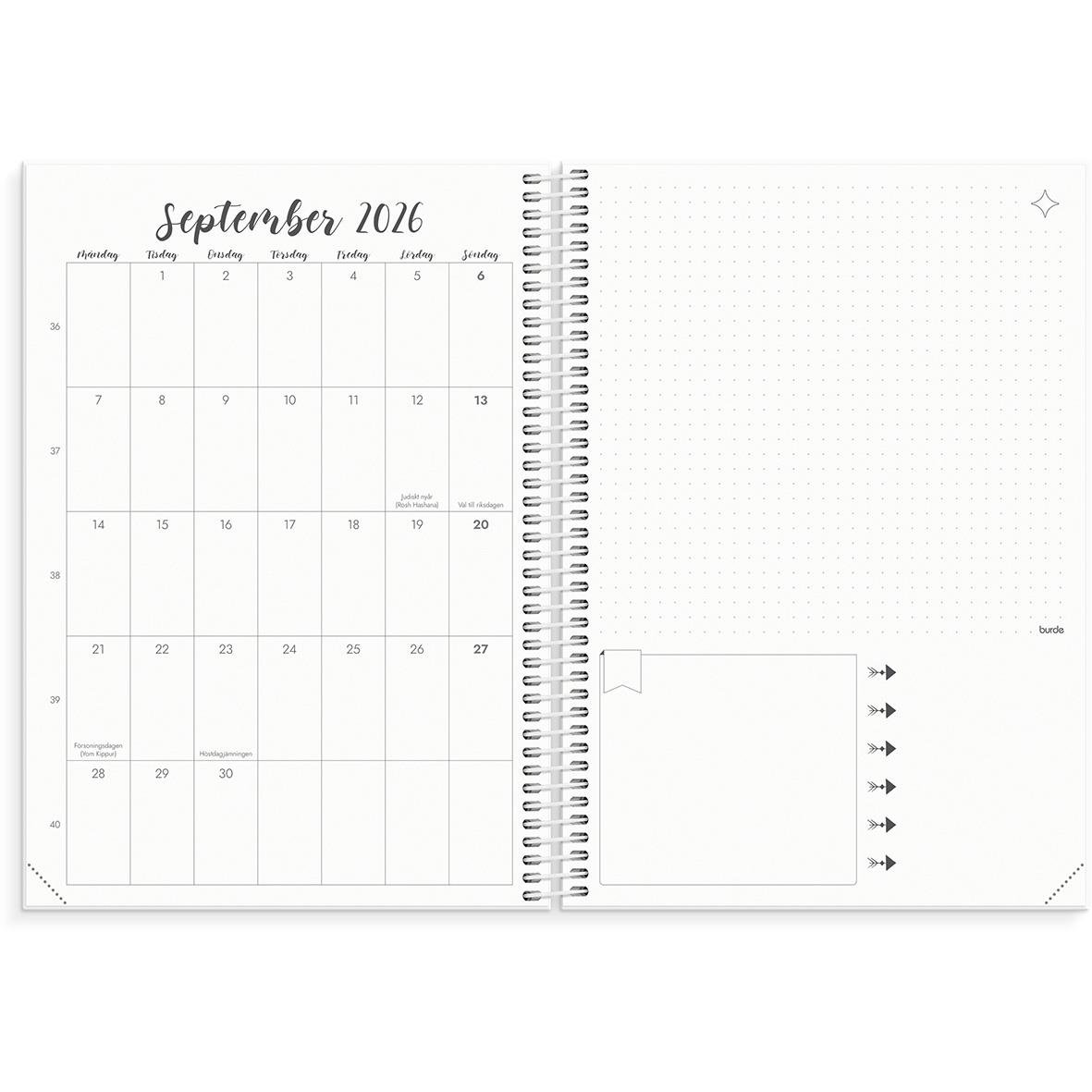 Öppnad almanacka för september 2026 med spiralbindning och tomma utrymmen för anteckningar