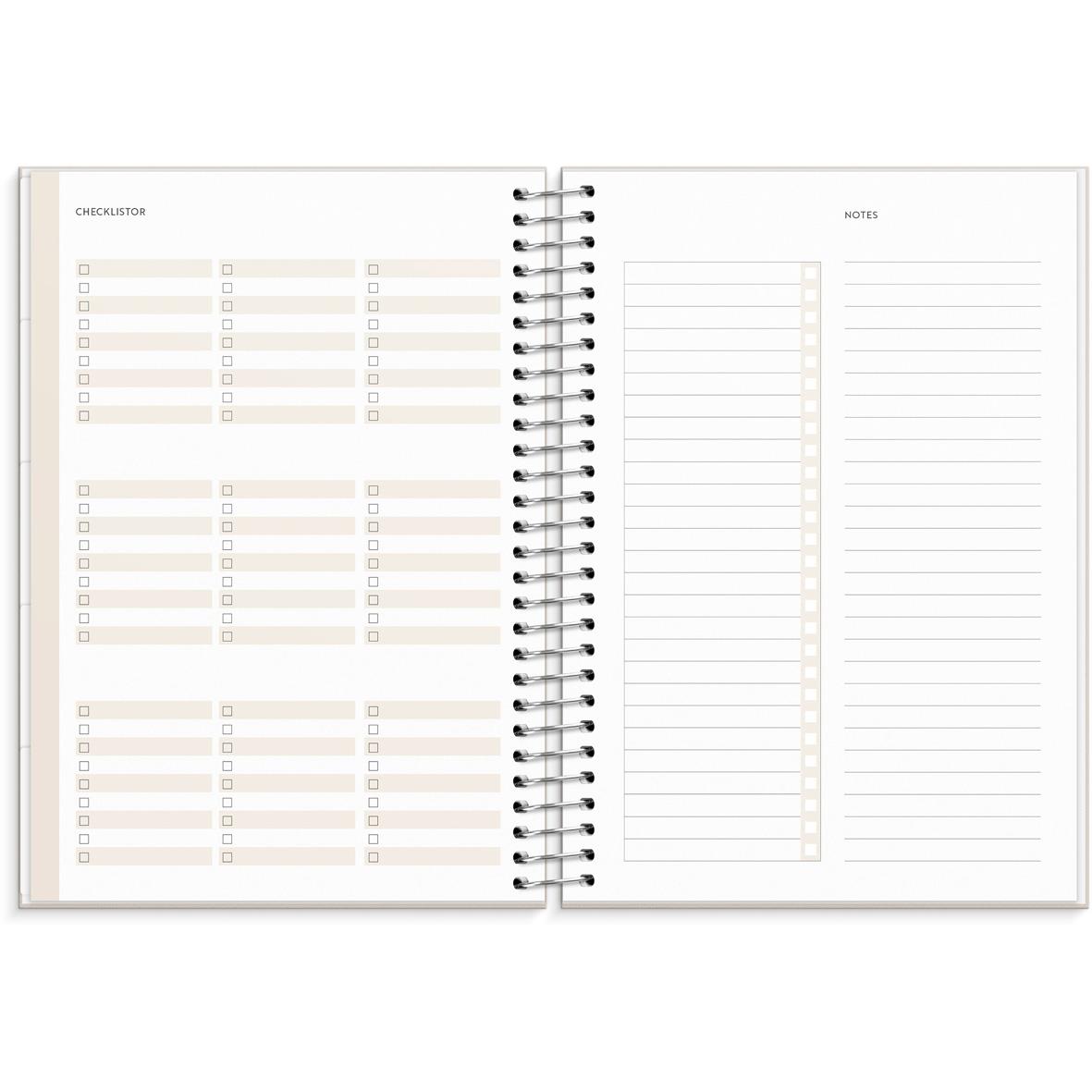 Översikt av 2027 års kalender med månader och plats för anteckningar i en familjeorganiserad almanacka
