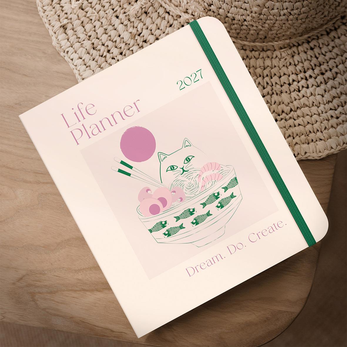 Öppen almanacka för 2026 med januari månad, plats för dagbok och planering, rosa och beige design