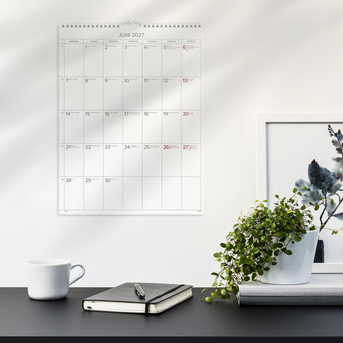 Väggkalender för augusti 2026 med stora månadskalendern, visar datum och veckodagar
