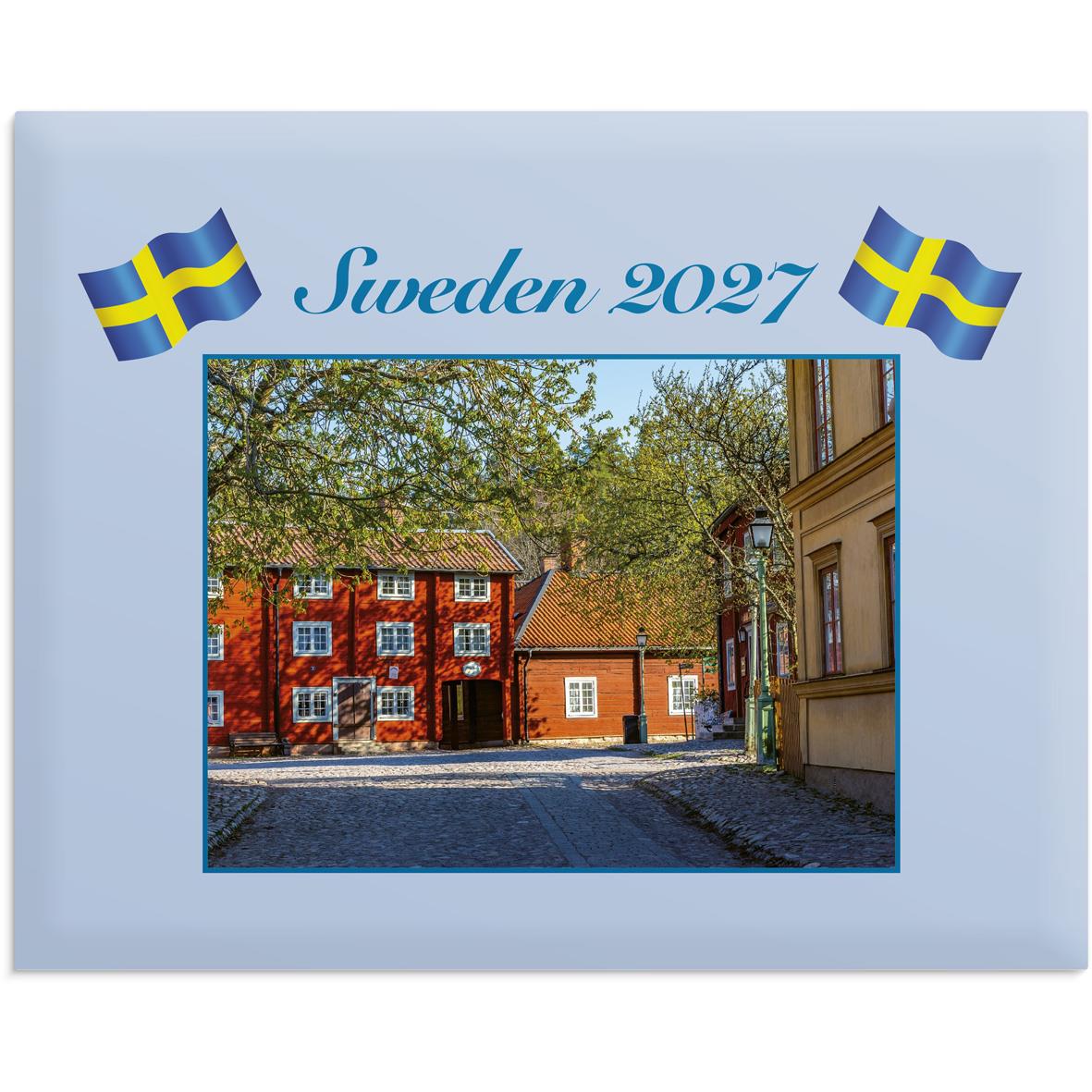 Väggkalender Burde 1730 Sverige med kuvert för 2026, bild av en svensk stad med tak och grönska