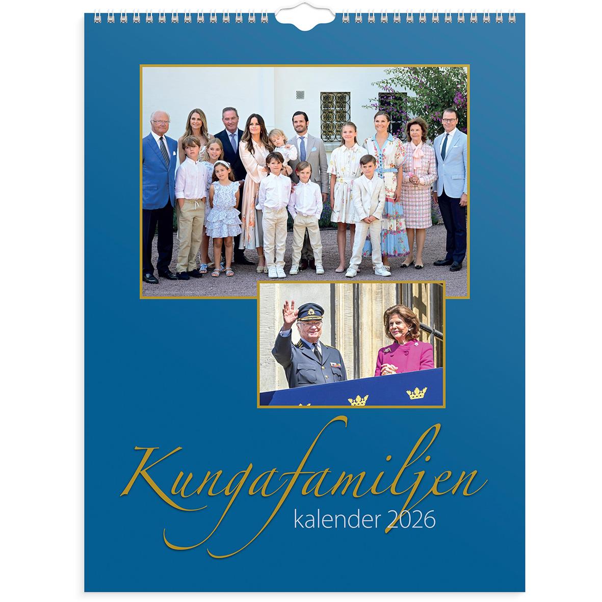 Väggkalender med kungafamiljen 2026, visar familjen utomhus och en person i uniform