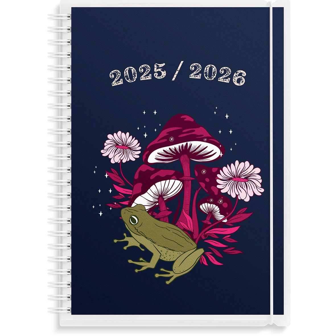 Årsalmanacka för 2025/2026 med svamp, groda och blommor på omslaget