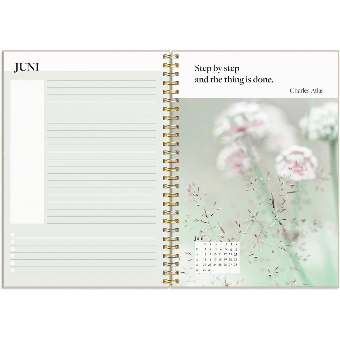 Öppen kalender för juni med inspirerande citat och plats för anteckningar i en A5 planner