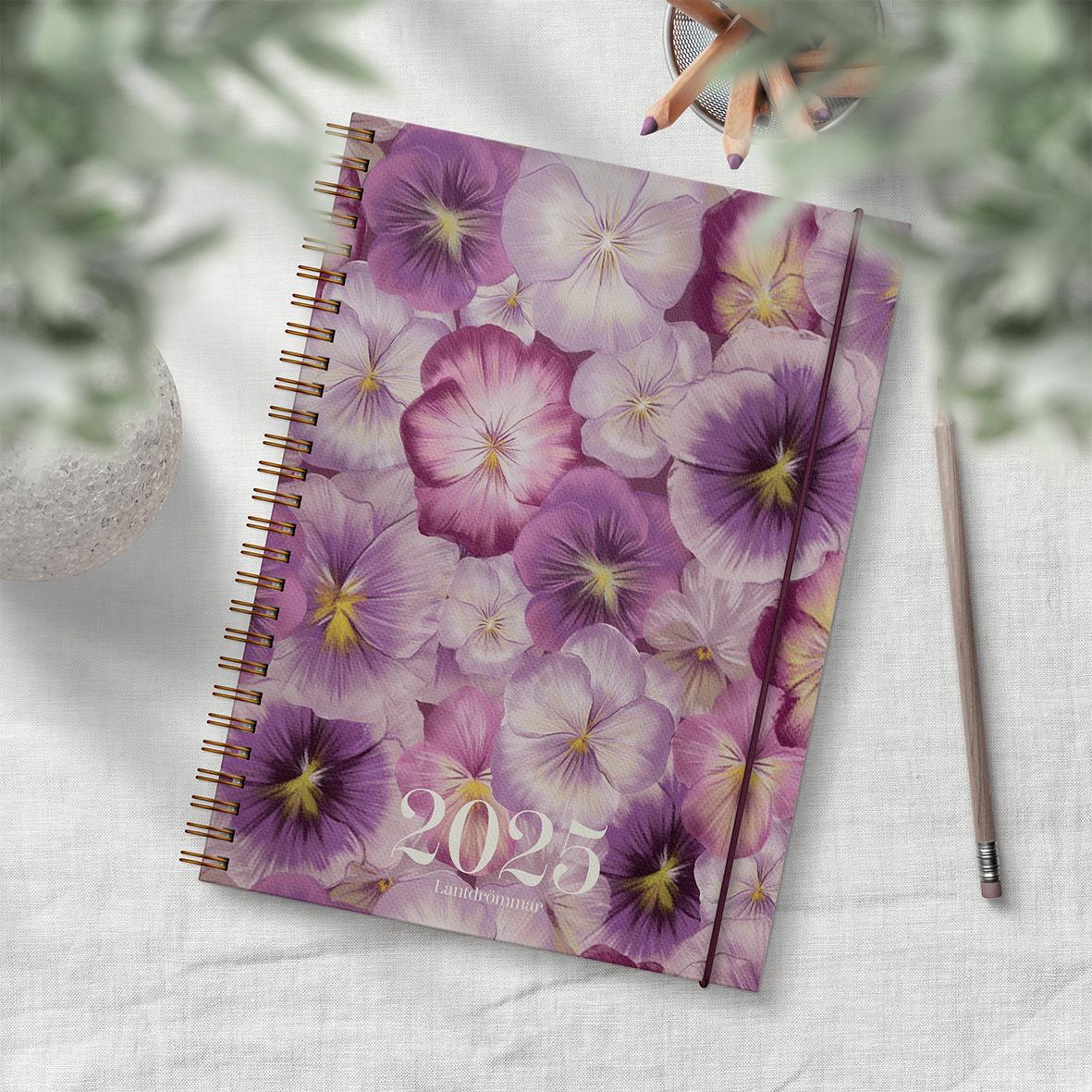 Almanacka Burde 1283 Lantdrömmar 2026 A5 med blommiga omslag i rosa och lila nyanser