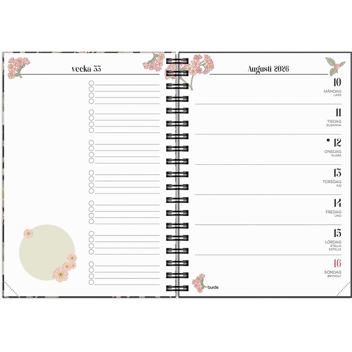 Öppnad planeringskalender för augusti 2026 med blomsterdekorationer och veckoplanering