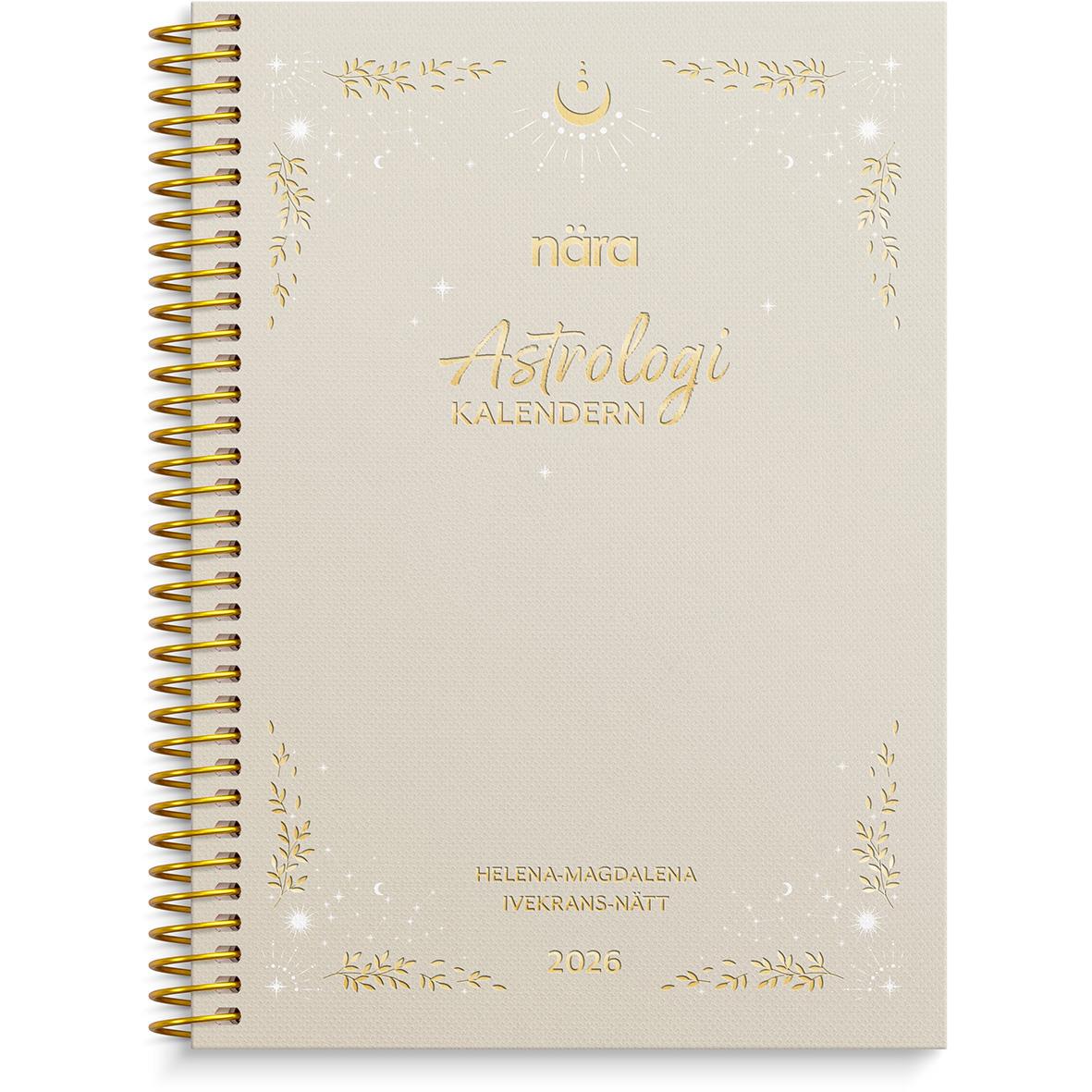 Astrologikalender för 2026 med gulddetaljer och spiralrygg, innehåller astrologiska datum och måncykler