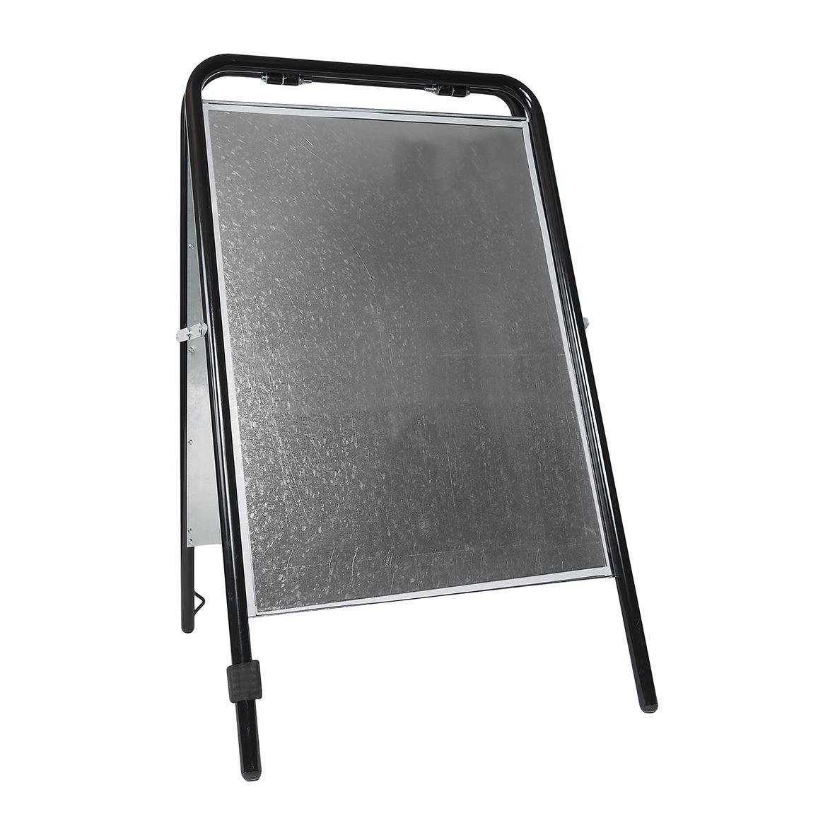 Gatuställ med svart skylt 50x70cm, vändbar och lätt att flytta