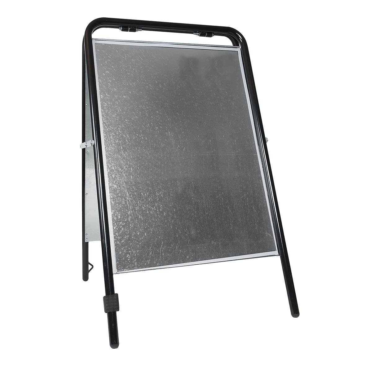 Gatuställ skylt i svart med måtten 70x100cm