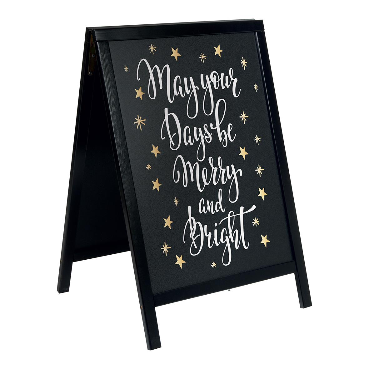 Svart gatukritstavla med texten May your Days be Merry and Bright och guldstjärnor och stjärnor