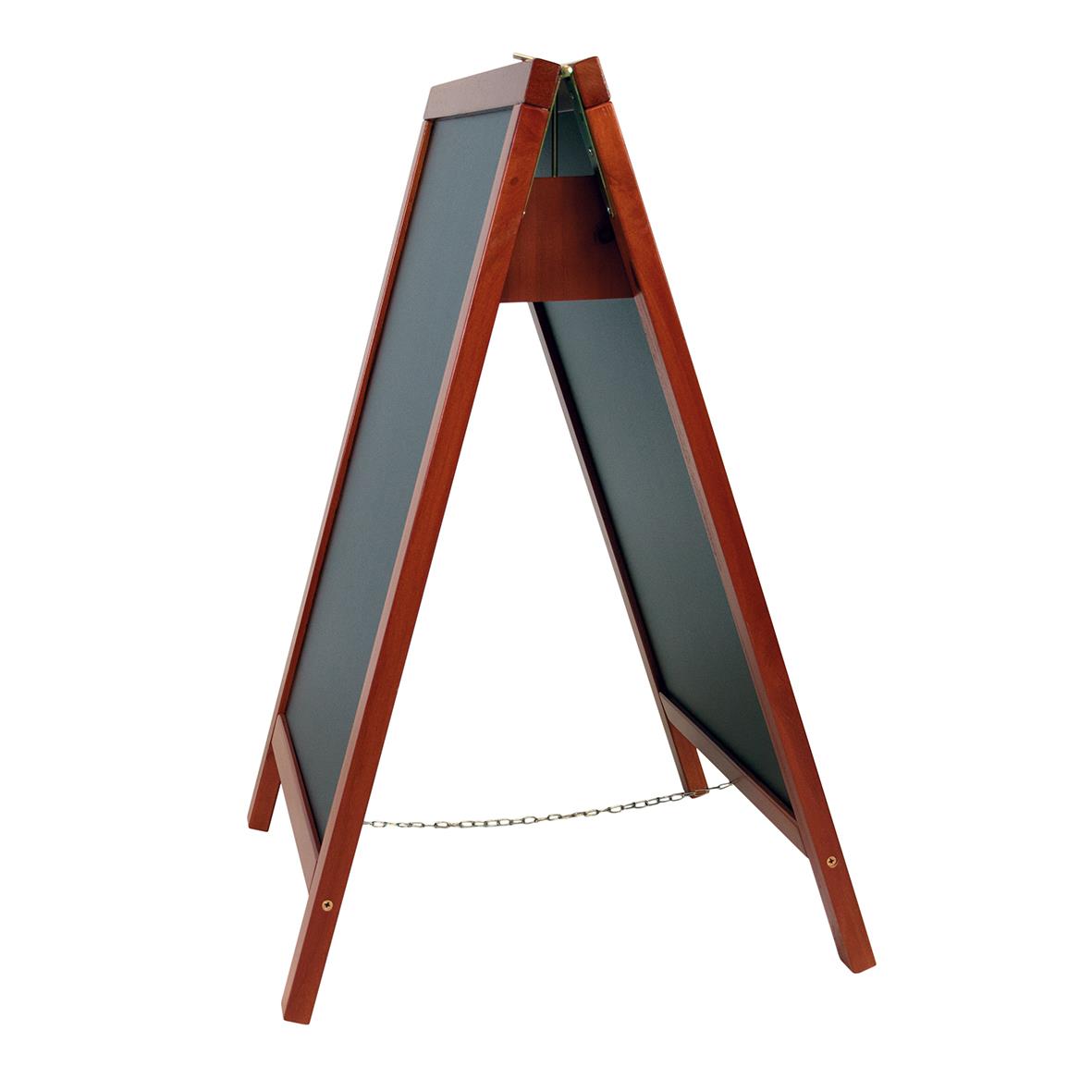 Gatuprisskylt i mahogny med säkerhet och universell design