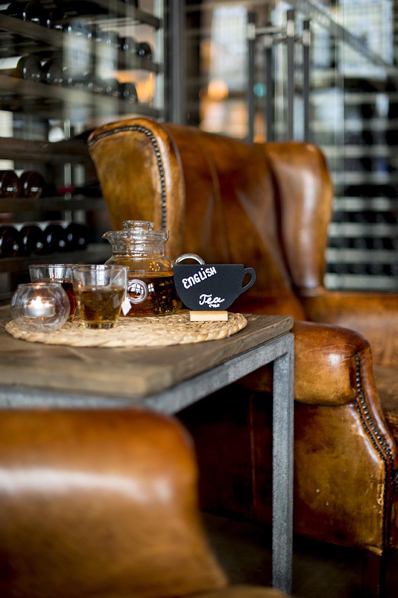 Vägg- eller bordstavla för märkning med penna, 9x13,5cm, i en mysig café- eller bar-miljö