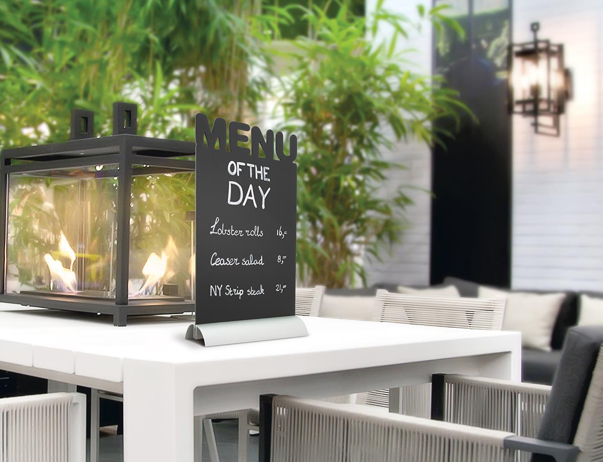 Griffeltavla Securit siluett meny för bord 34,2x21cm med märkpennor på ett utomhusbord