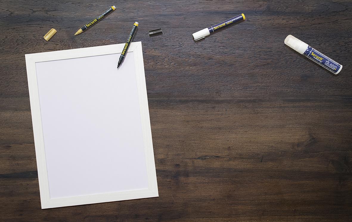 Vit griffeltavla Securit för vägg 35x25cm med skrivyta och märkpenna