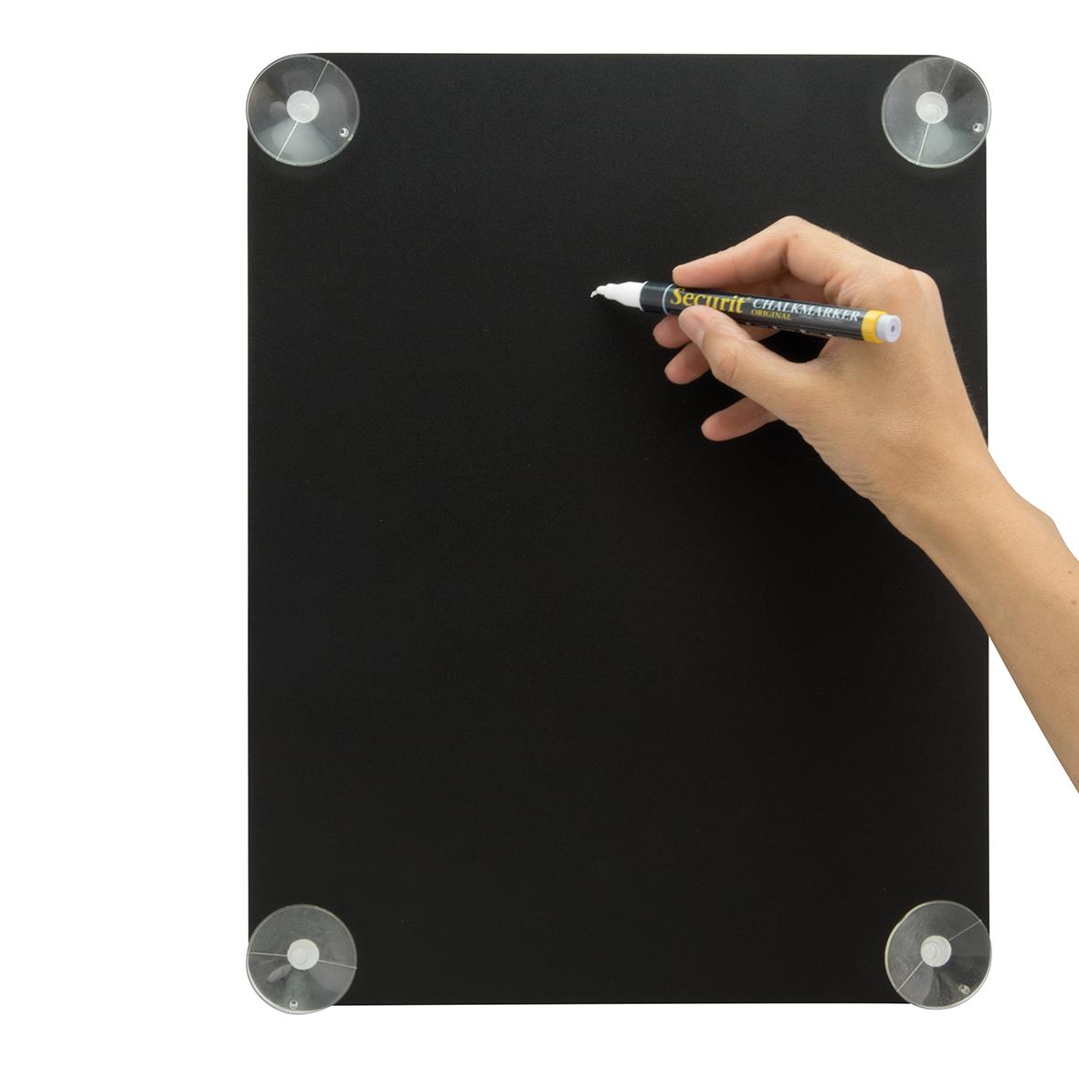 Svart dubbelsidig griffelbräda med fyra sugkoppar, mått 35,6x27,1cm, används för skrivning eller anteckningar