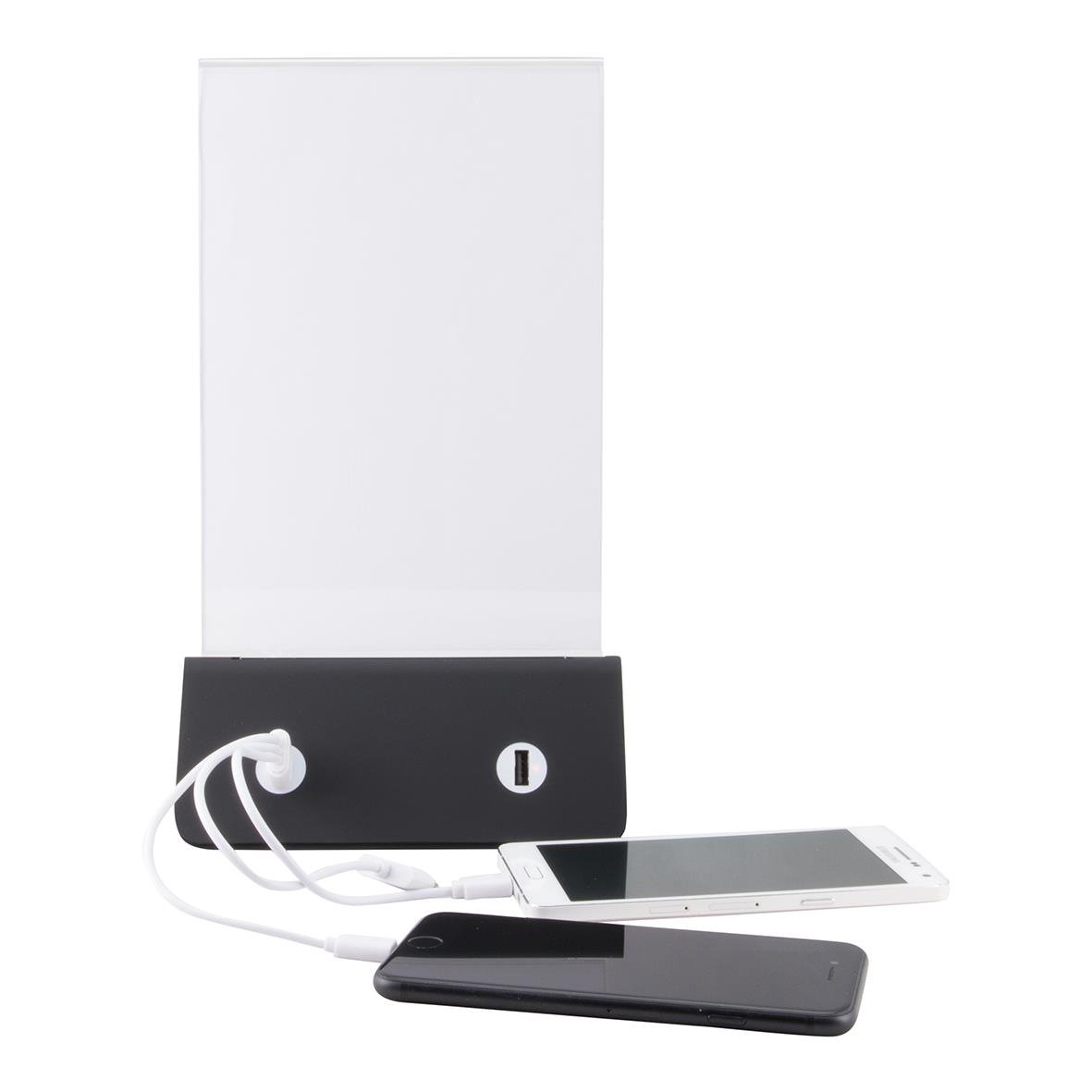 Bordsdisplay med Powerbank och två smartphones kopplade till displayen